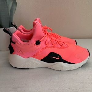Nike Air Huarache City Move Lava Glow/Black Light Athletic Sneakers Women’s 10.5